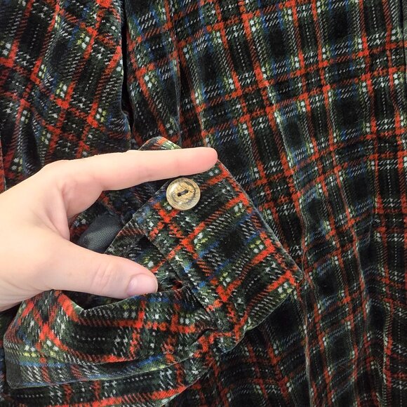 True Grit Black and Red Plaid Casual Button Down Shirt - Picture 3 of 8